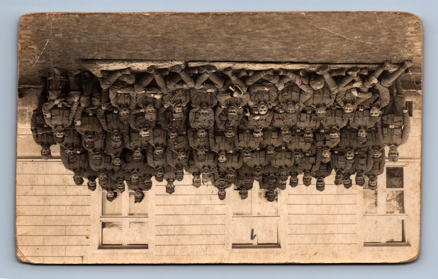Pohlednice VOJÁCI V UNIFORMÁCH (x18770)