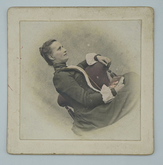 Fotografie ŽENA S KNIHOU (x18779)