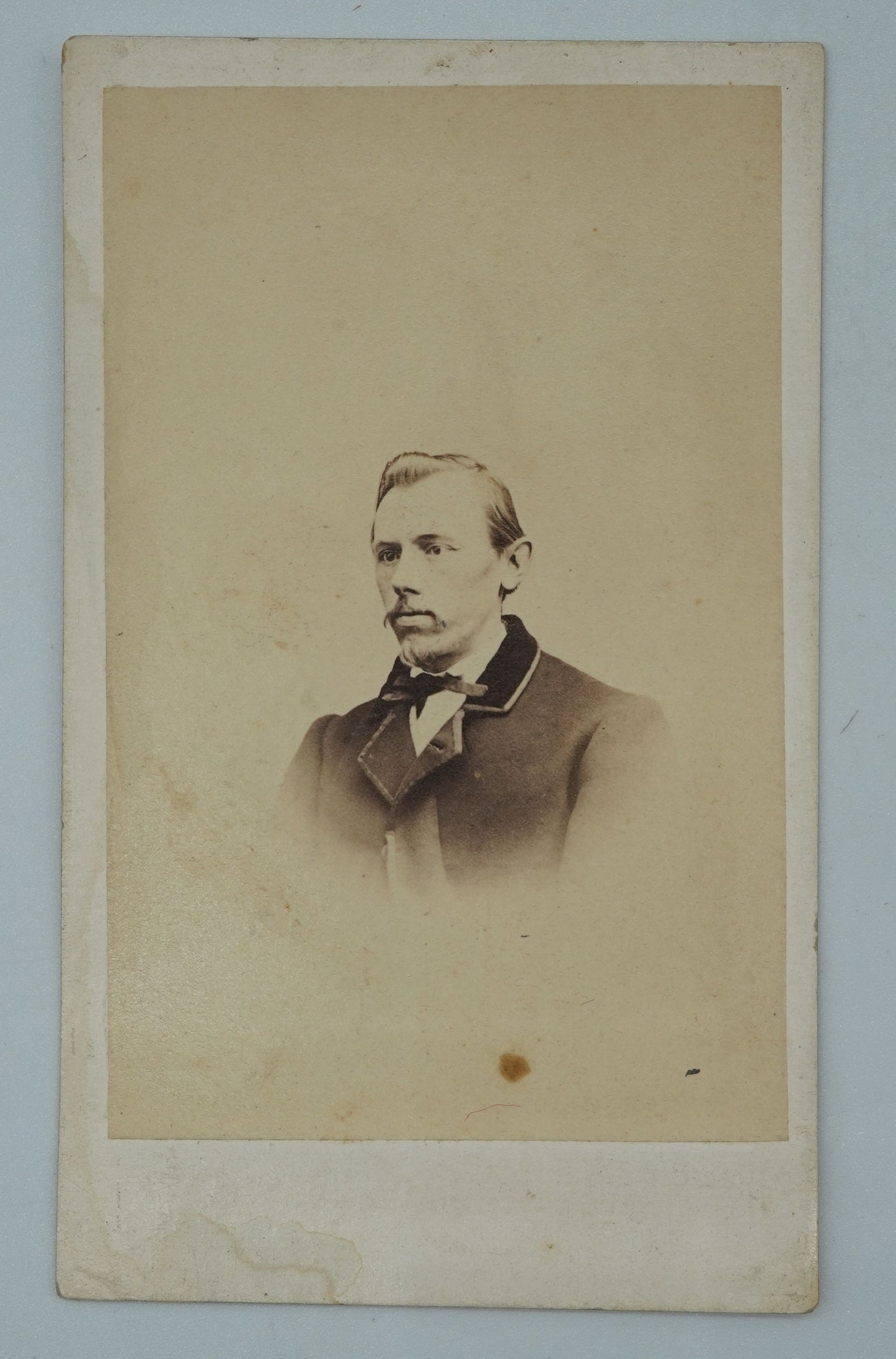 Fotografie MUŽ HOTOGRAPHIE OLSOMMER PALAIS ROUGEMONT NEUCHATEL(x18782)