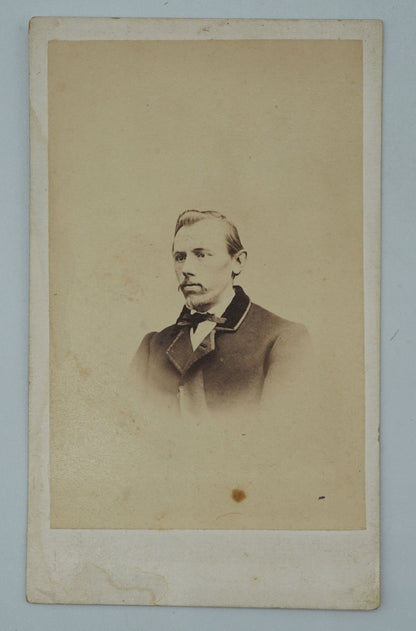 Fotografie MUŽ HOTOGRAPHIE OLSOMMER PALAIS ROUGEMONT NEUCHATEL(x18782)