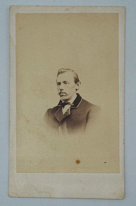 Fotografie MUŽ HOTOGRAPHIE OLSOMMER PALAIS ROUGEMONT NEUCHATEL(x18782)