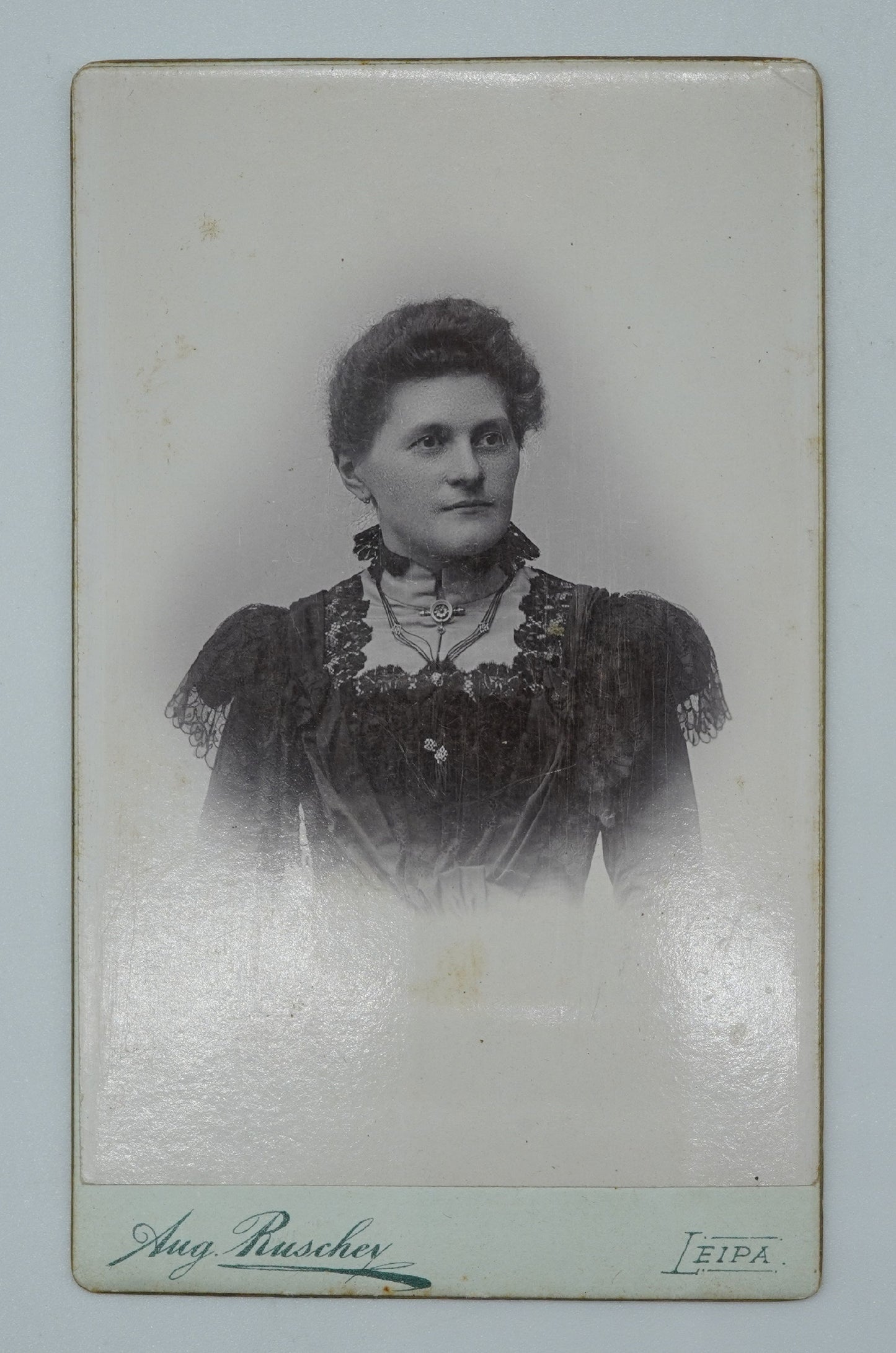 Fotografie ŽENA V ČERNÉM A. RUSCHEY (x18800)