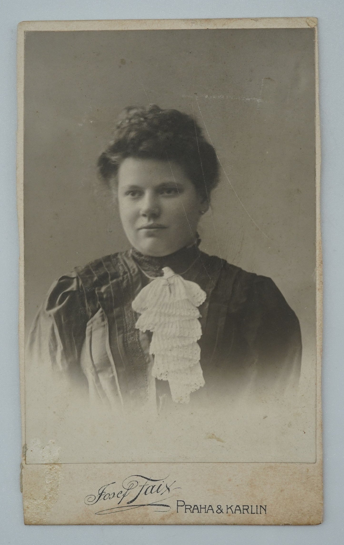 Fotografie ŽENA V ŠATECH JOSEF FAIX ATELIER (x18807)