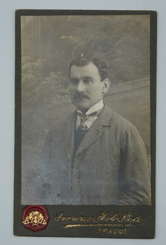 Fotografie MUŽ S KNÍREM (x18813)