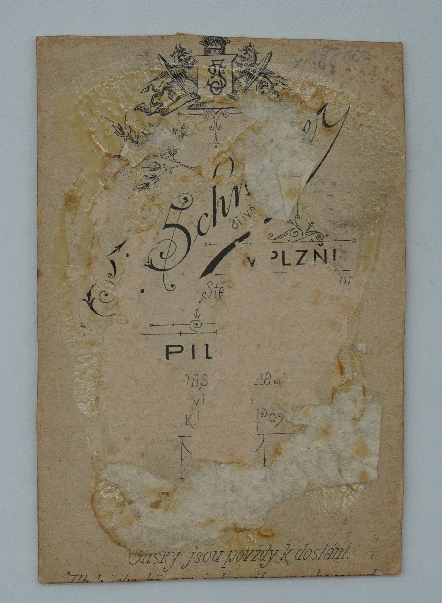 Fotografie MUŽ V KABÁTU SCHNER V PLZNI (x18819)