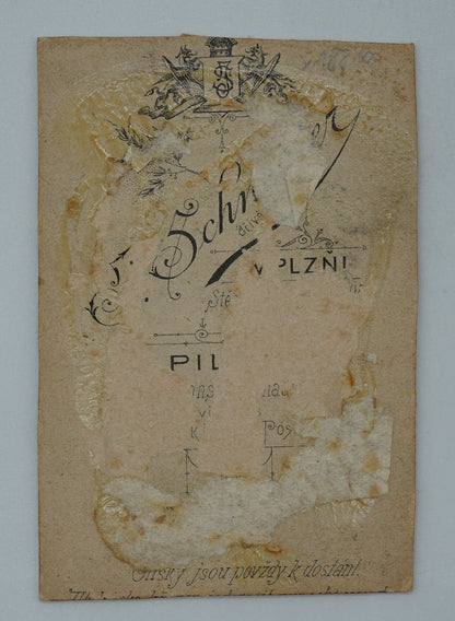 Fotografie MUŽ V KABÁTU SCHNER V PLZNI (x18819)