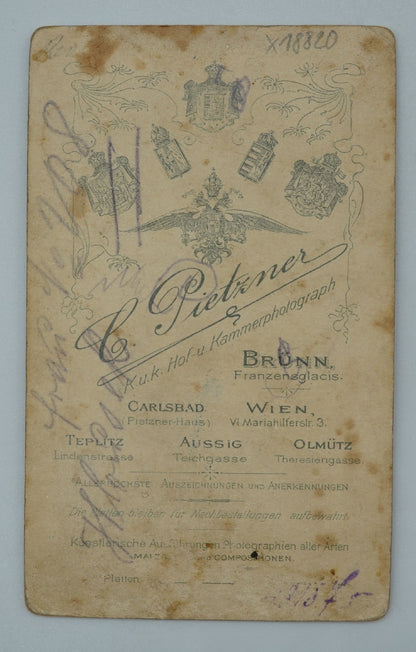 Fotografie ŽENA V ŠATECH L. PIETZNER (x18820)