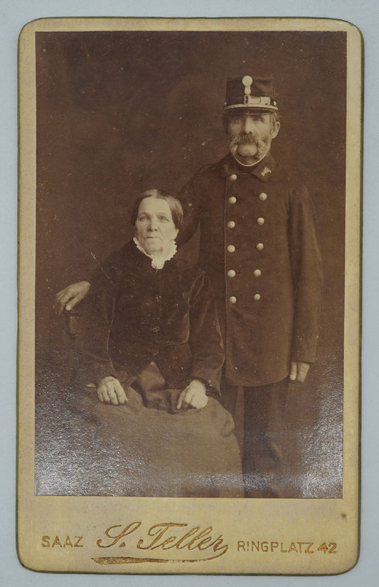 Fotografie FOUSATÝ MUŽ A STARÁ PANÍ L. TELLER (x18822)