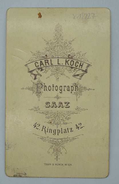 Fotografie MUŽ V OBLEKU CARL L.KOCH (x18827)