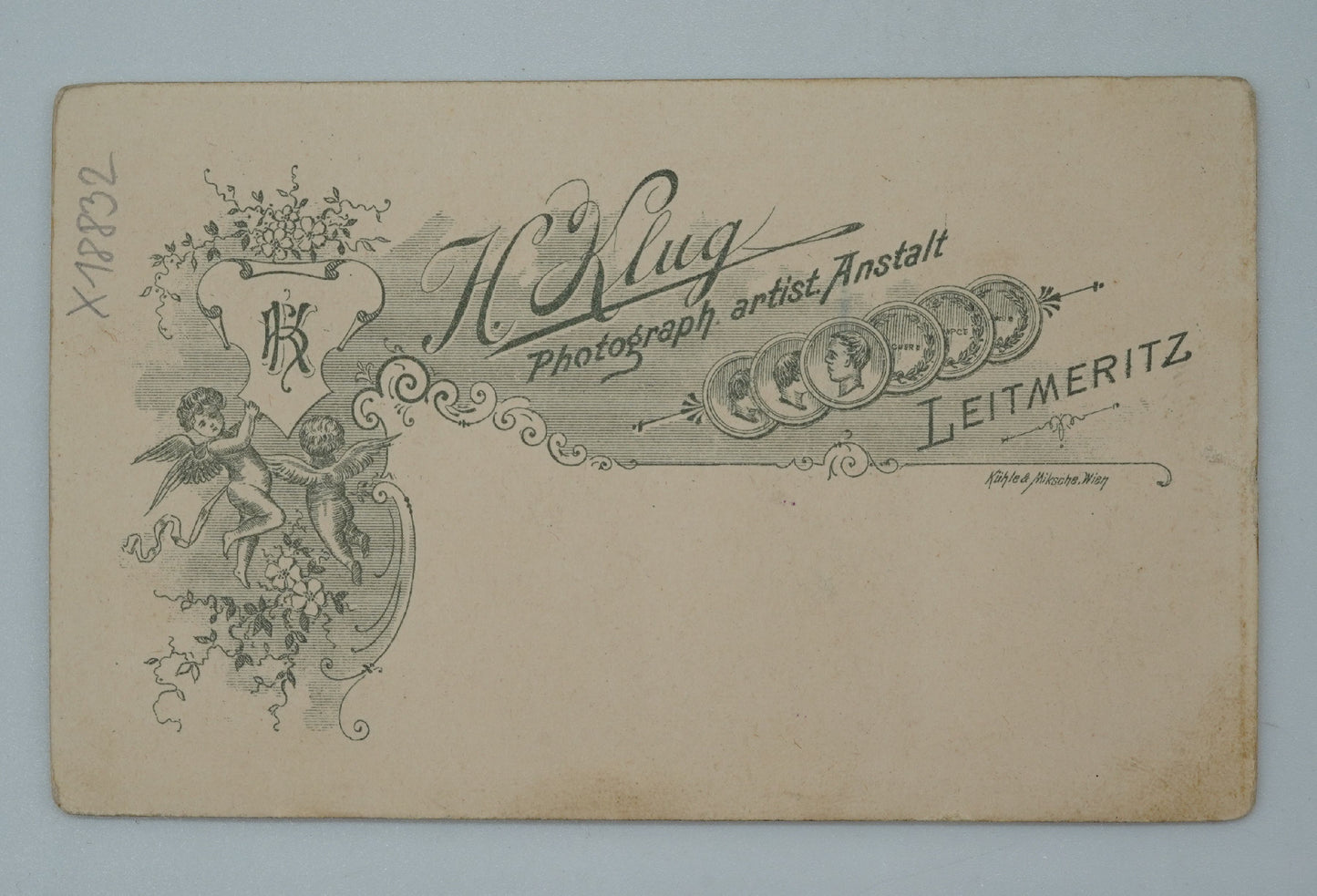 Fotografie ŽENA V ŠATECH ATELIER KLUG PHOTOGRAPH (x18832)