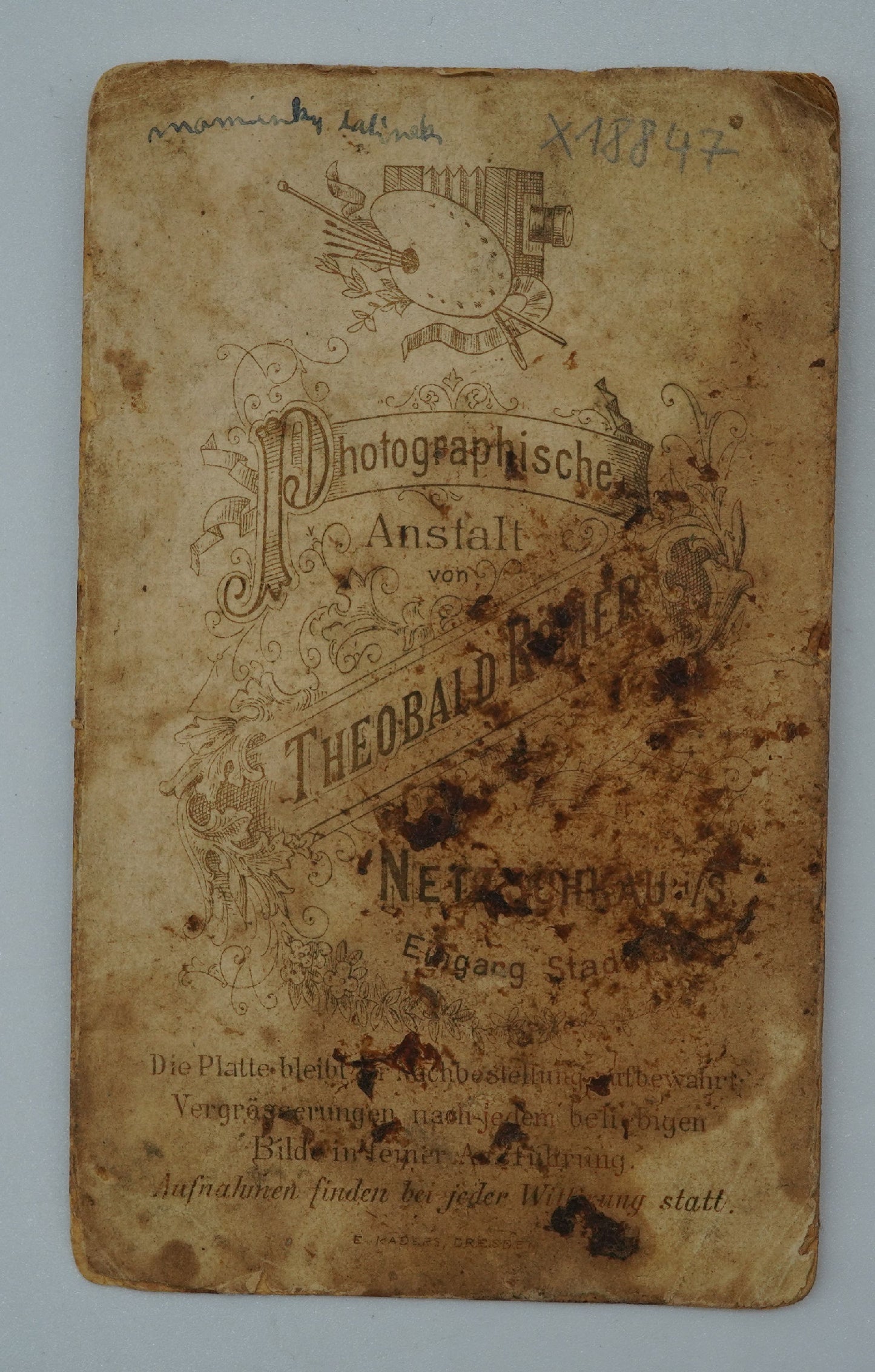 Fotografie MUŽ KABÁTUPHOTOGRAPHISCHE THEOBALD ROINER (x18847)