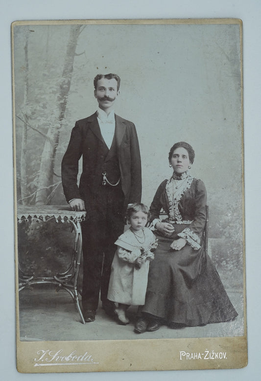Fotografie RODINA J. SVOBODA PRAHA ŽIŽKOV (x18885)