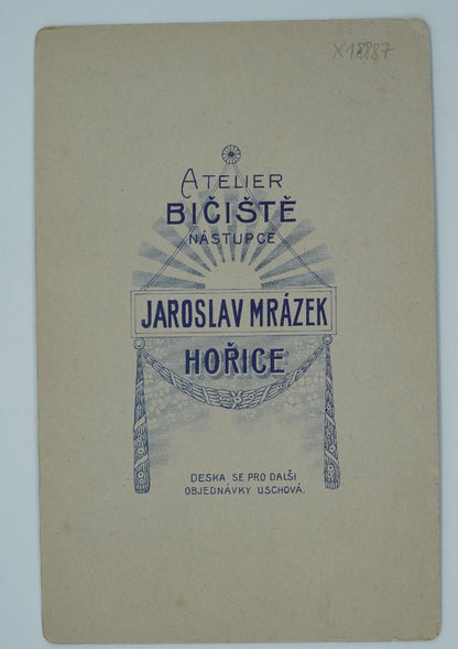 Fotografie MUŽ S KNÍRKEM JAROSLAV MRÁZEK (x18887)