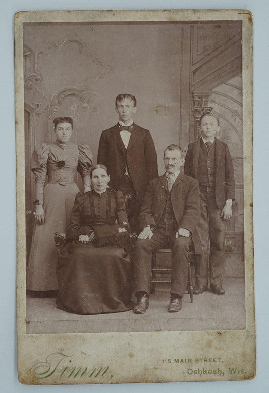 Fotografie RODINA TIMM MAIN STREET OSHKOSH, WIS (x18903)