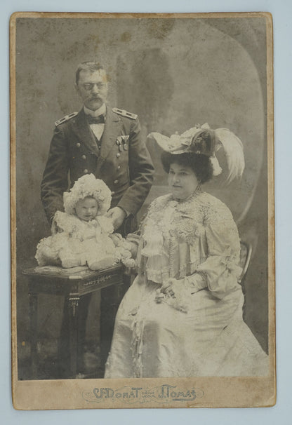 Fotografie důstojník S DÍTĚTEM A ŽENOU V. DONAT(x18911)