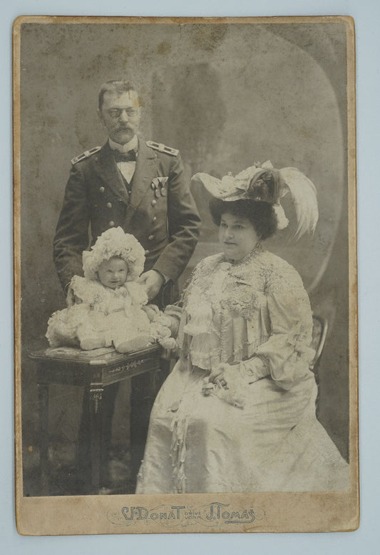 Fotografie důstojník S DÍTĚTEM A ŽENOU V. DONAT(x18911)