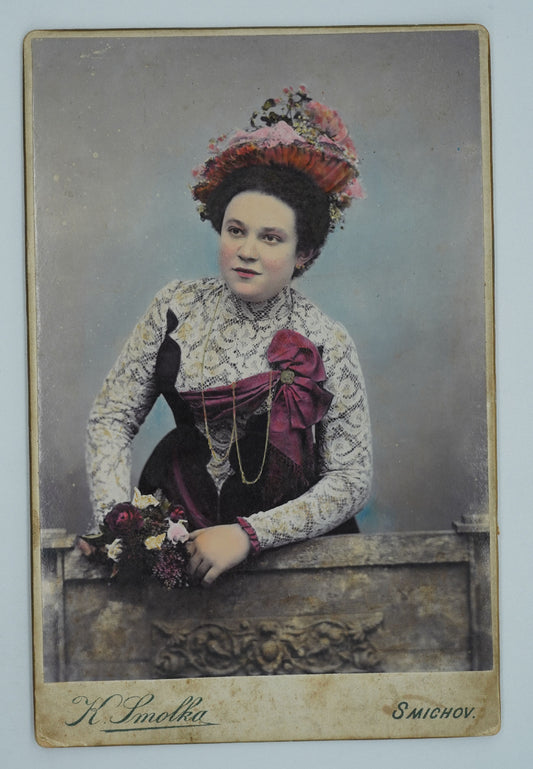 Fotografie ŽENA V ŠATECH K. SMOLKA SMICHOV (x18912)