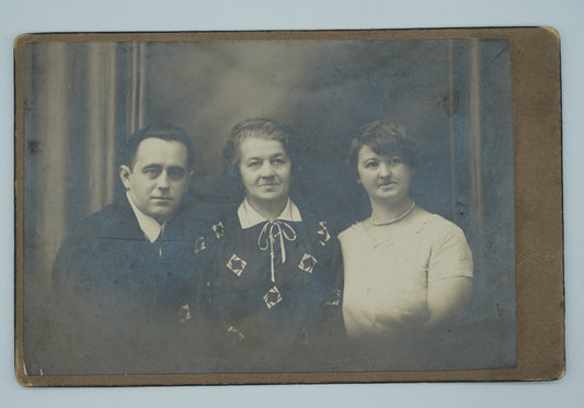 Fotografie MUŽ S DVĚMI ŽENAMI K. SMOLKA SMÍCHOV (x18913)