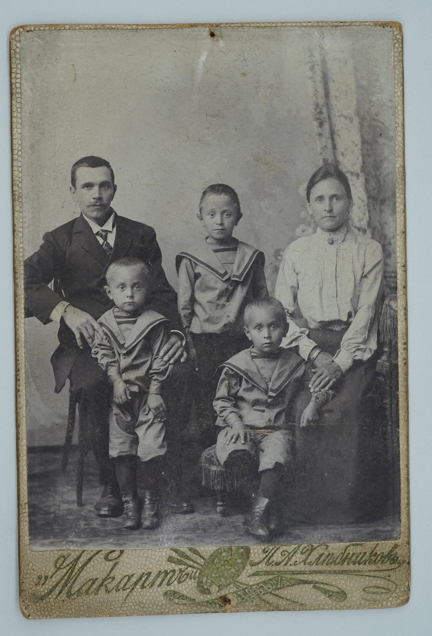Fotografie RODINA MAKART T. A. KINDHUKOB (x18914)