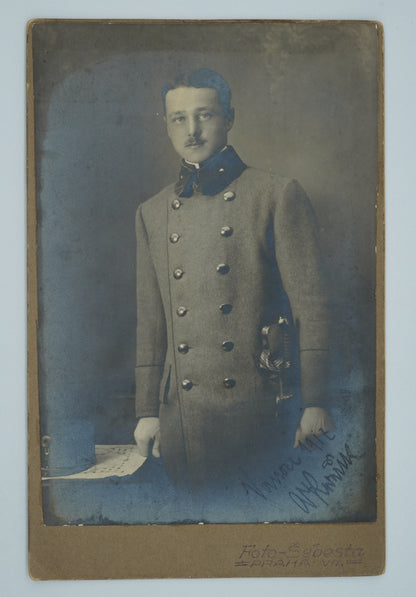 Fotografie důstojník S KNÍREM V UNIFORMĚ FOTO ŠEBESTA PRAHA (x18916)