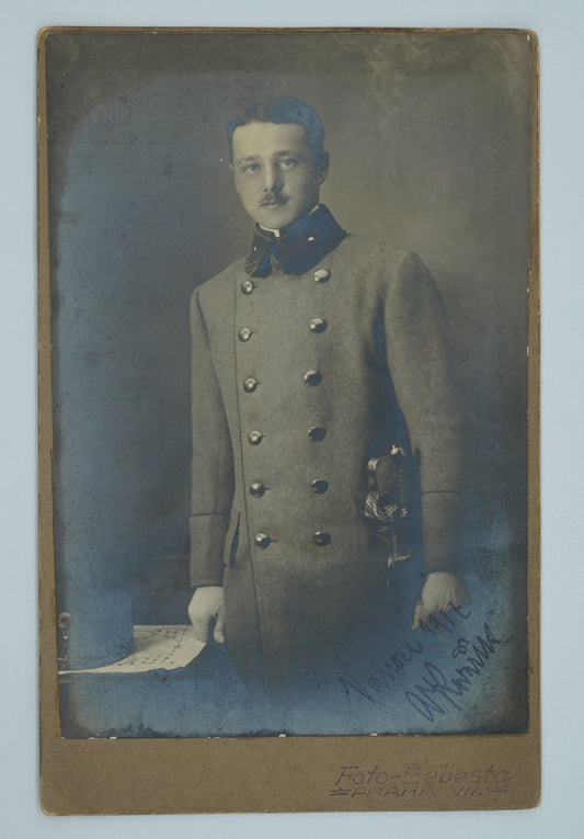 Fotografie důstojník S KNÍREM V UNIFORMĚ FOTO ŠEBESTA PRAHA (x18916)