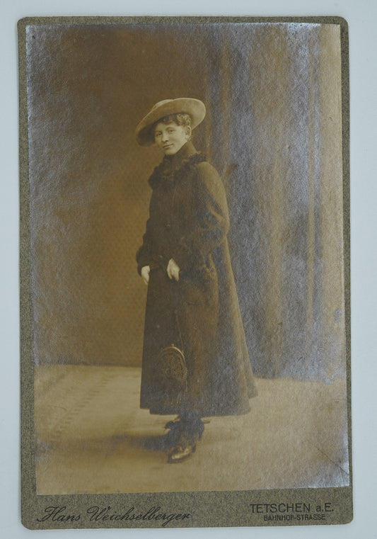 Fotografie ŽENA V KABÁTĚ HANS WEICHSELBERGER (x18917)