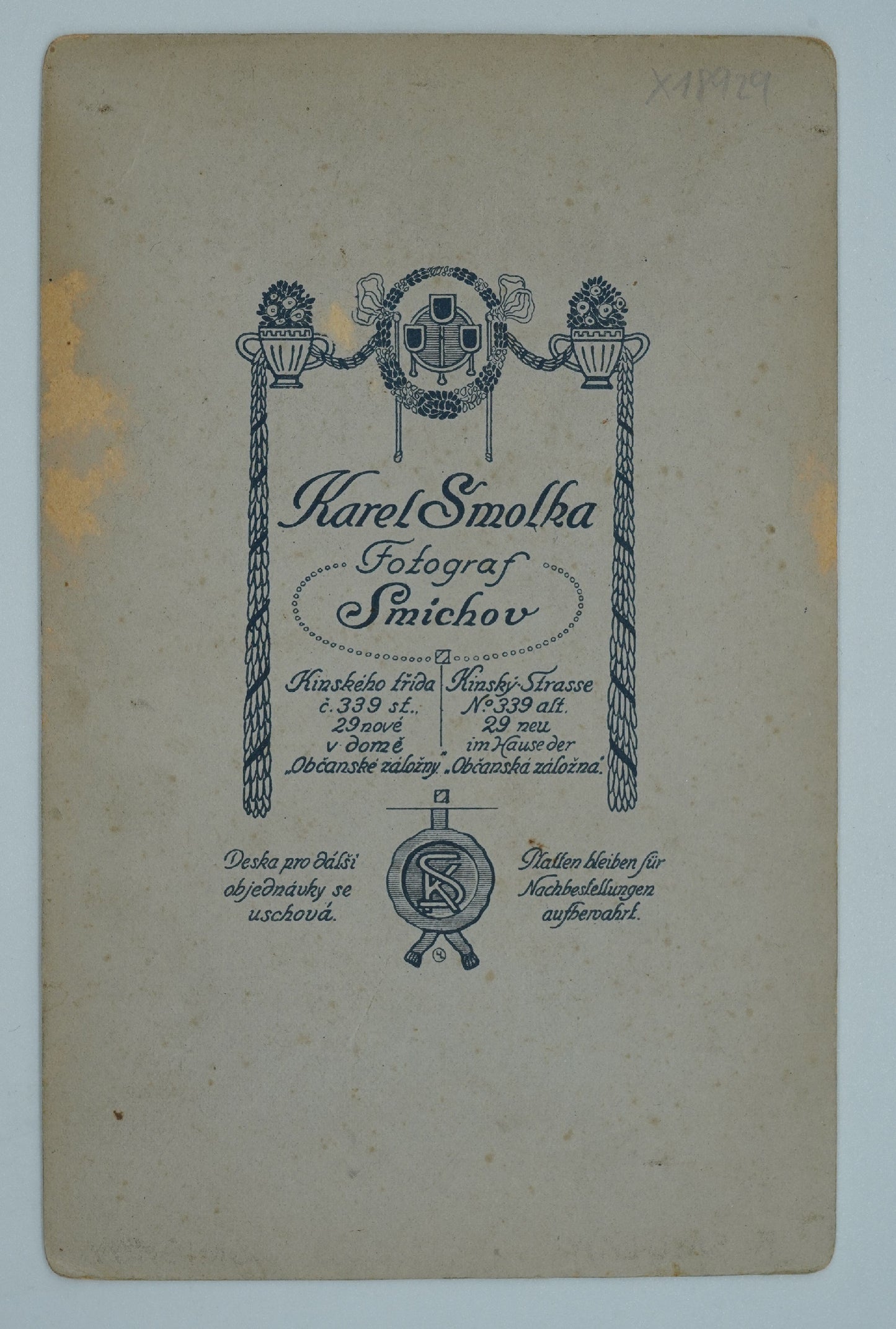 Fotografie DÍTĚ V BÍLÉM K. SMOLKA SMÍCHOV (x18929)