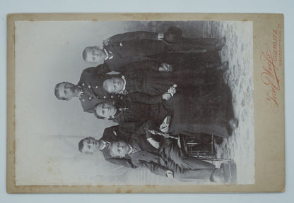 Fotografie RODINA V ČERNÉM JOSEF WEIJS (x18939)