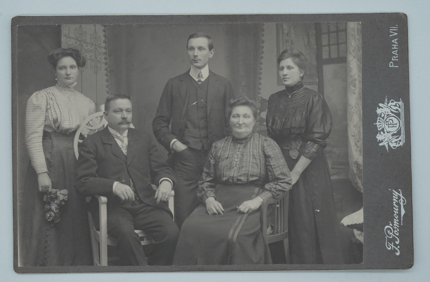 Fotografie RODINA F. POŠMOURNÝ (x18942)