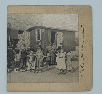 Fotografie DÍVKA A MARONGITÁCI (x18961)