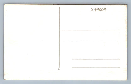 Pohlednice MUŽ V KABÁTĚ (x19009)