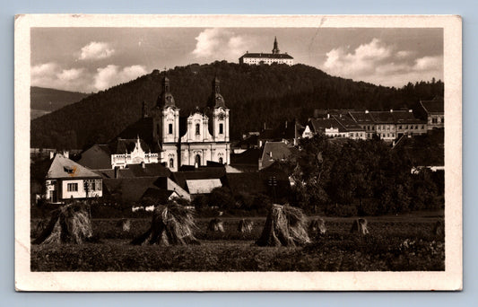 Pohlednice NEPOMUK, V POZADÍ ZELENÁ HORA (x19441)