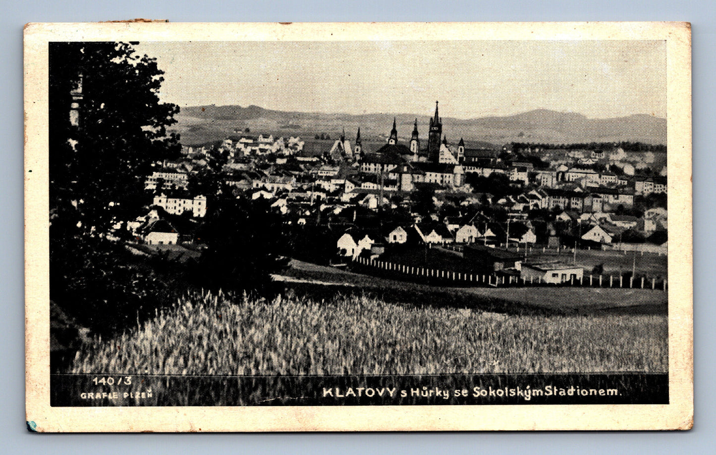 Pohlednice KLATOVY S HŮRKY SE SOKOLSKÝM STADIONEM (x19534)
