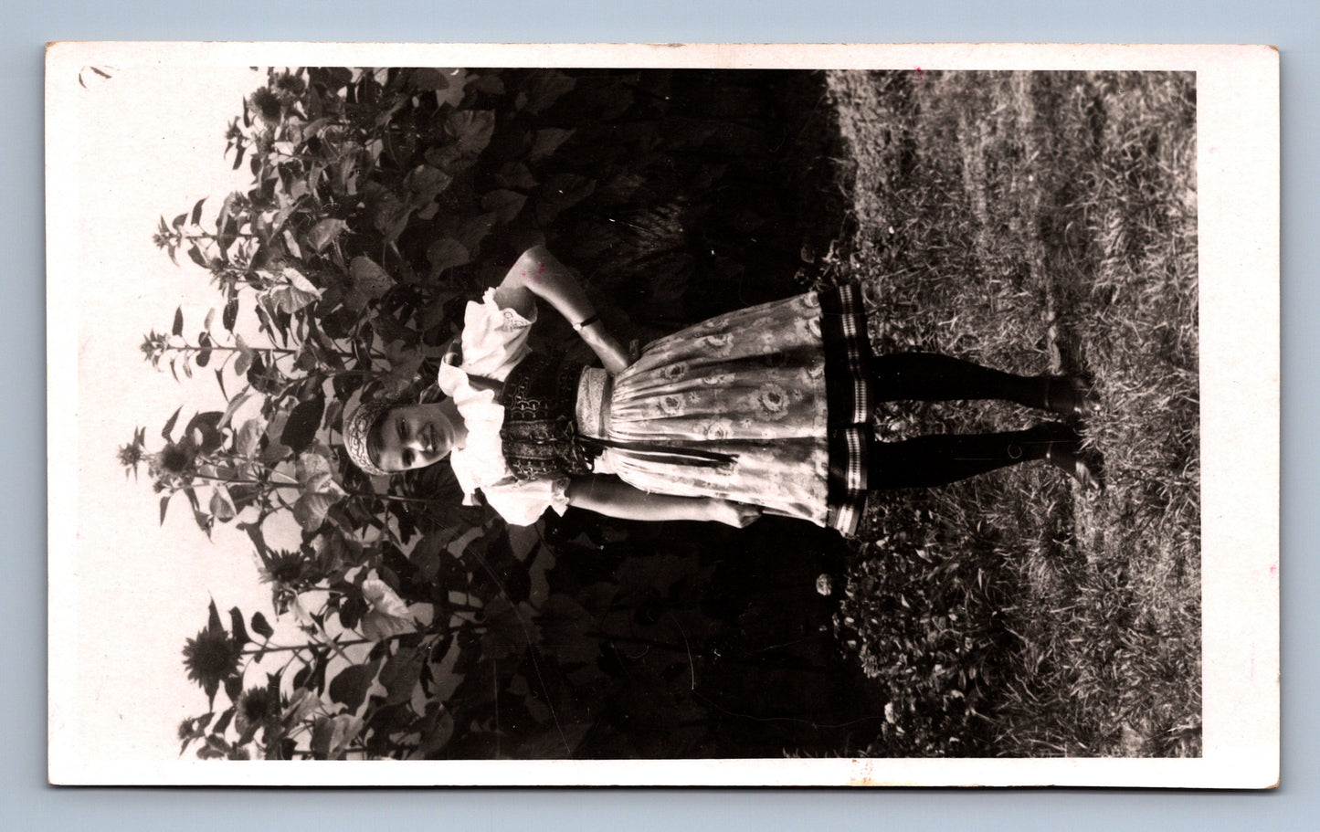 Pohlednice DÍVKA V KROJI (x19599)