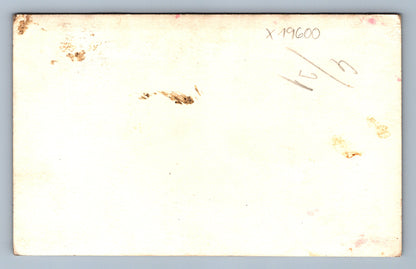 Pohlednice ŽENA V KABÁTU (x19600)