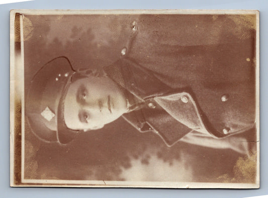 Pohlednice MUŽ V UNIFORMĚ VOJÁK (x19605)