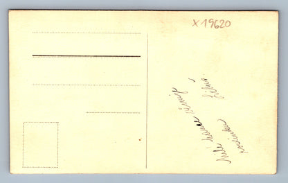 Pohlednice PAN A PANÍ S BABIČKOU A DÍTĚTEM (x19620)