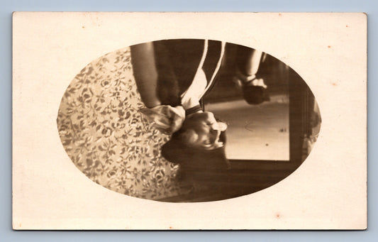 Pohlednice ŽENA V ŠATECH (x19628)