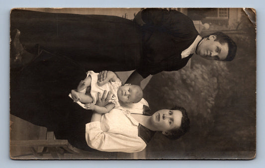 Pohlednice DVĚ ŽENY A DÍTĚ (x19629)