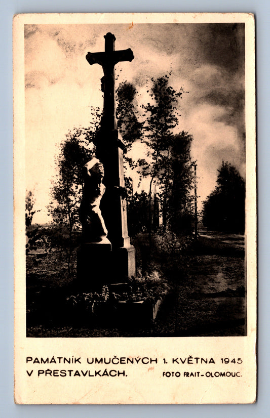 Pohlednice PAMÁTNÍK UMUČENÝCH 1. KVĚTNA 1945 V PŘESTAVLKÁCH (ST100)