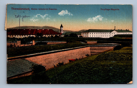 Pohlednice THERESIENSTADT KLEINE INFANTERIE KASERNE TEREZÍN (ST157)