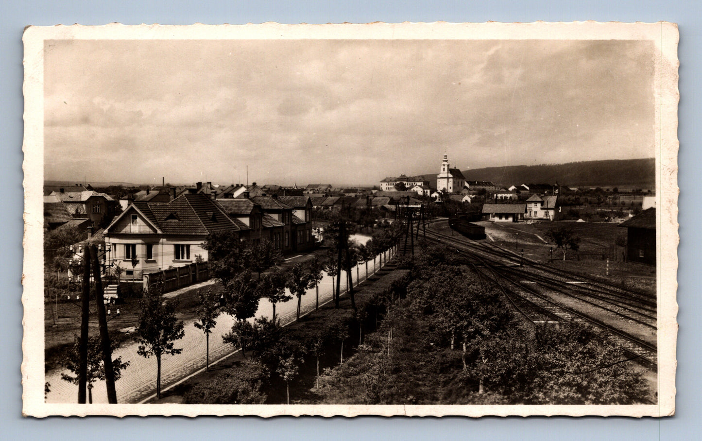 Pohlednice KOSTELEC NAD HANÉ CĚLKOVÝ POHLED NÁDRAŽÍ (ST183)