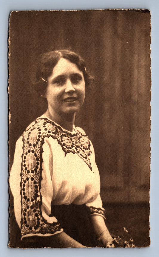 Pohlednice DÍVKA KROJ (ST285)