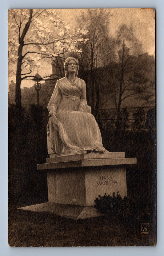 Pohlednice HANA KVAPILOVÁ SOCHA (ST286)
