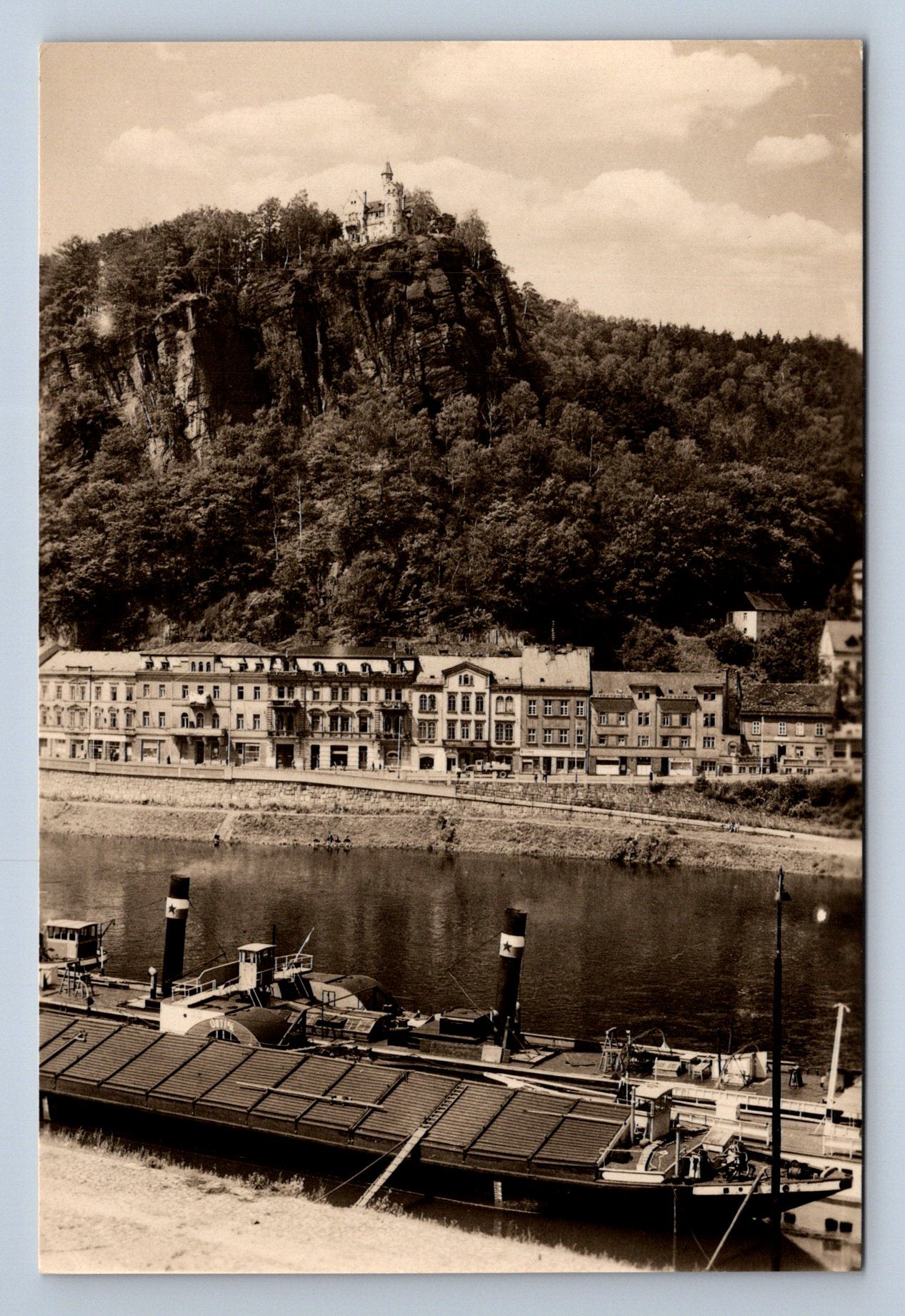Pohlednice DĚČÍN - Labské nábřeží s Pastýřskou stěnou (P313)