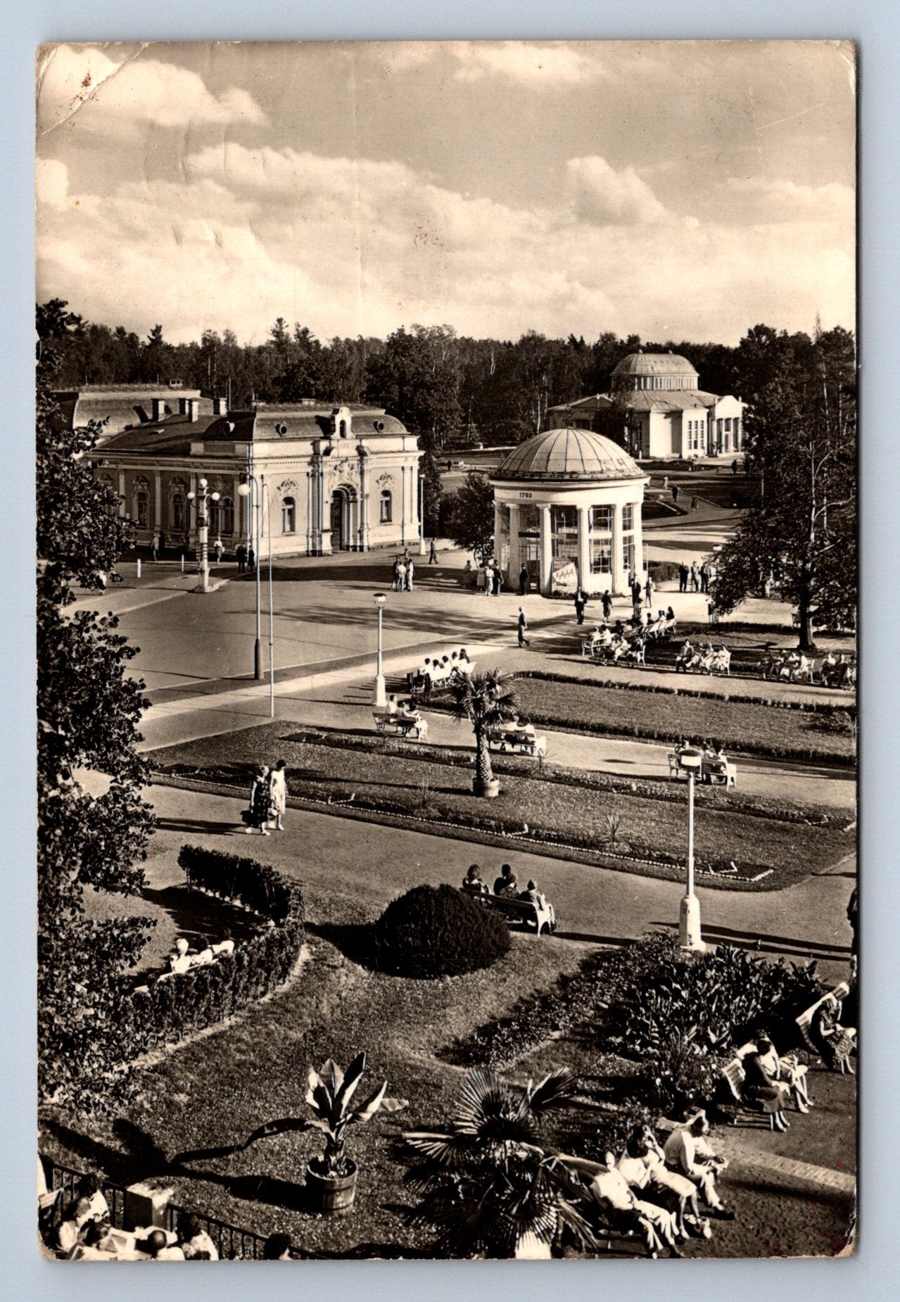 Pohlednice FRANTIŠKOVY LÁZNĚ Náměstí Míru (P377)