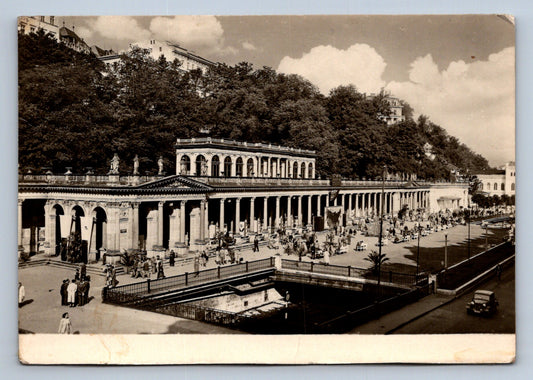 Pohlednice KARLOVY VARY - kolonáda (P424)