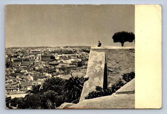 Pohlednice Contemplating the town from the heights of St. George(P510)