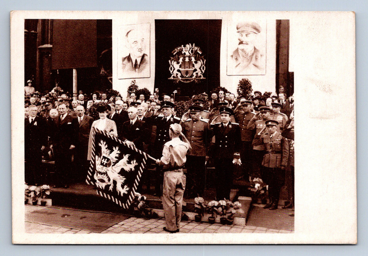 Pohlednice Dr. Edvard Beneš s chotí na přehlídce Starom. nám. (X23290)