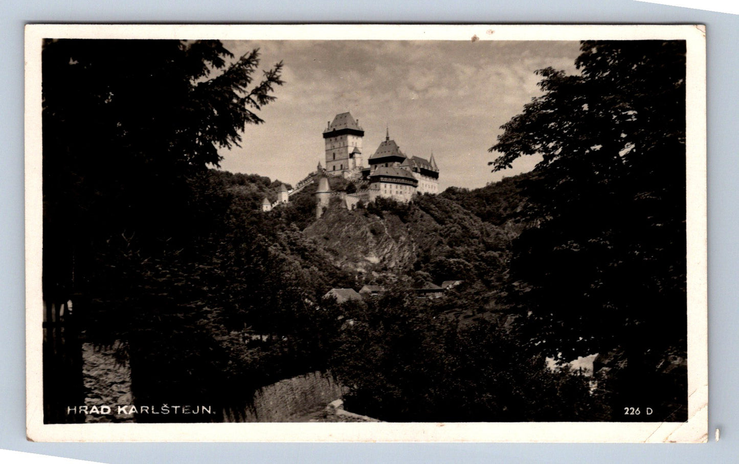 Postcard KARLŠTEJN CASTLE (X23358)